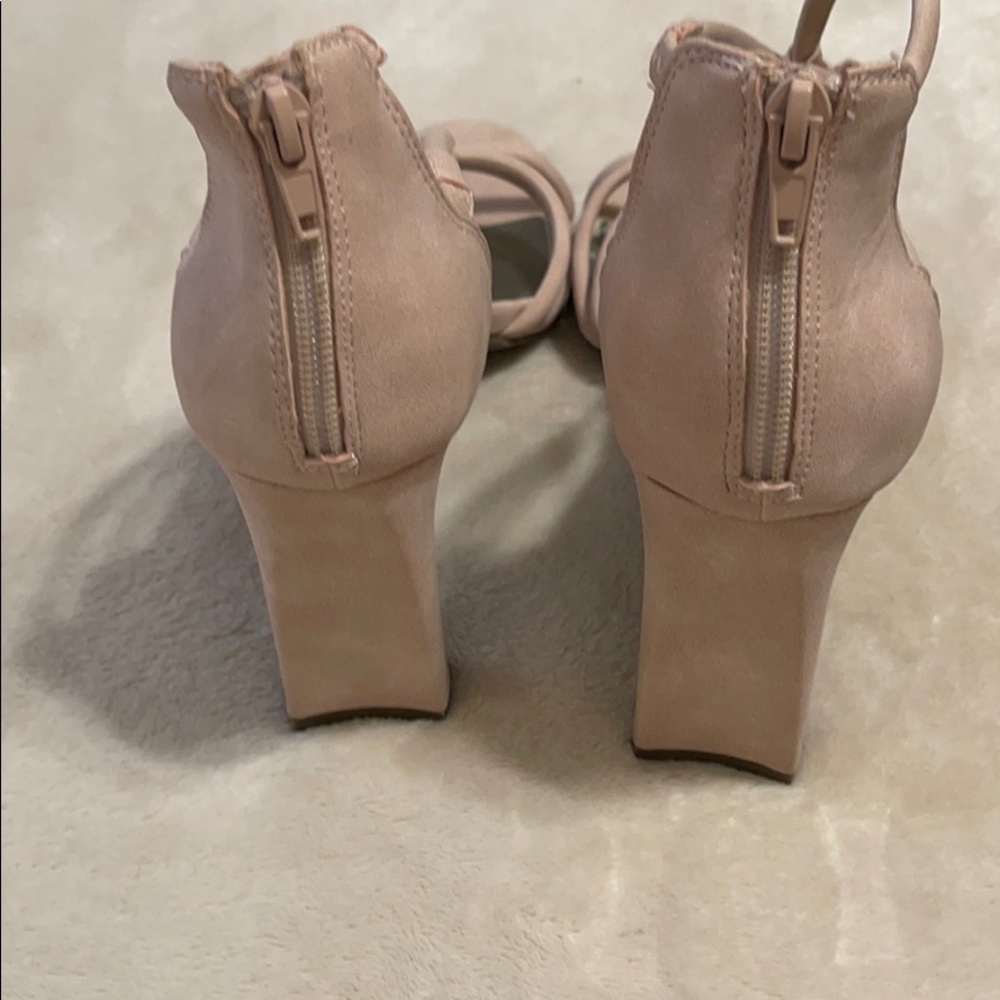 Shoes - Picture 5 of 6